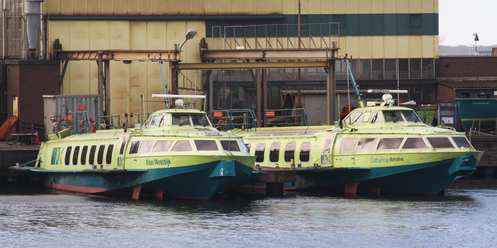 Twee van de vier Fast Flying Ferry-boten liggen werkloos in de 3e Rijksbinnenhaven in Velsen-Noord. Foto: RTVSeaport.nl/Ron Pichel