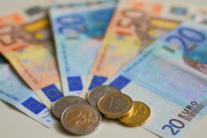 Euro-biljetten en munten. Foto: Flickr.com/EnvironmentBlog