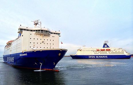 DFDS Ferry’s samen in haven IJmuiden