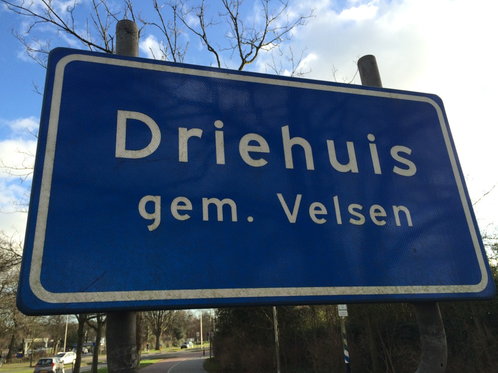 Politie op zoek naar vechters station Driehuis