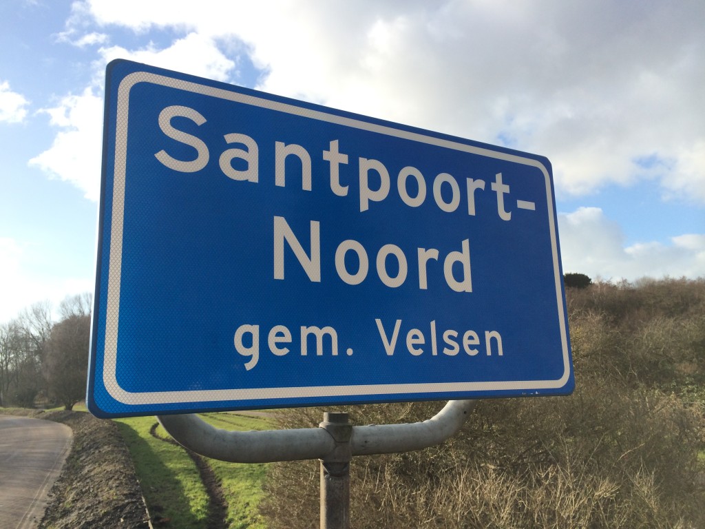 Vrouw rijdt door na ongeval in Santpoort-Noord