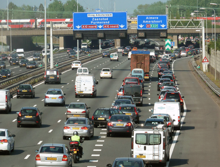 Drukte op Velsense wegen