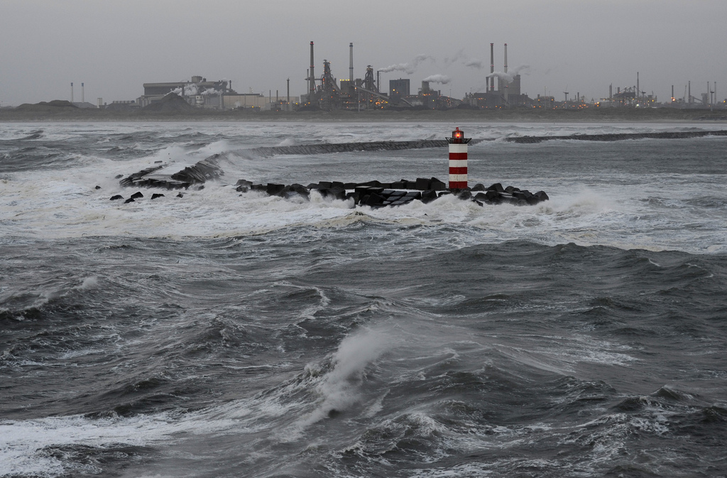 Pier IJmuiden vanavond uit voorzorg dicht