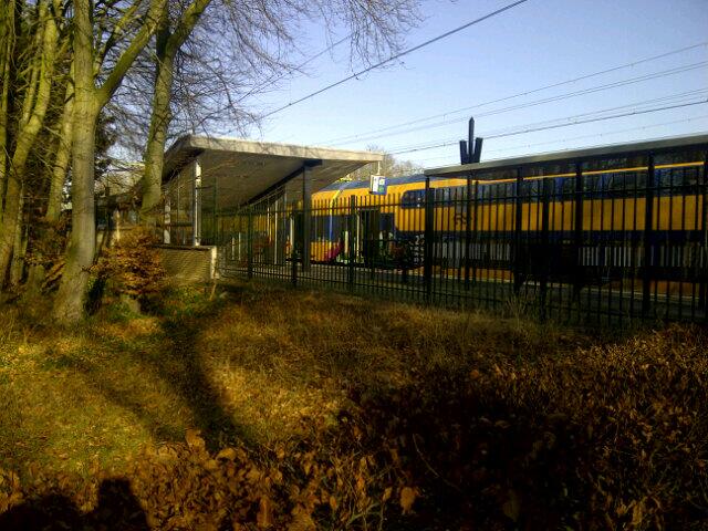 Trein Santpoort-Noord stilgezet voor vermist meisje