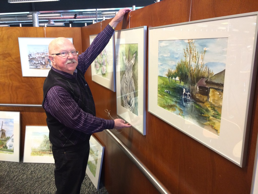 [foto’s] Kunstenaars exposeren hele maand in bieb IJmuiden