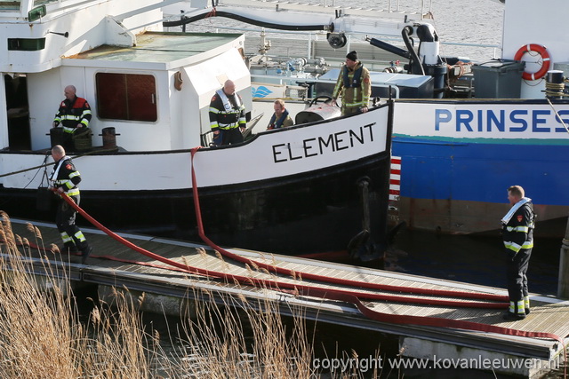 ‘Studentenwoonboot’ lek bij sluizen IJmuiden