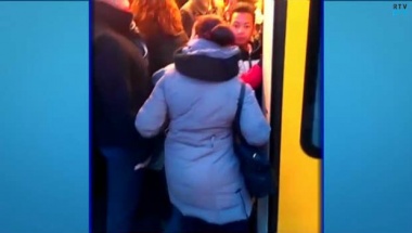 Trein stil op station Driehuis door rookontwikkeling
