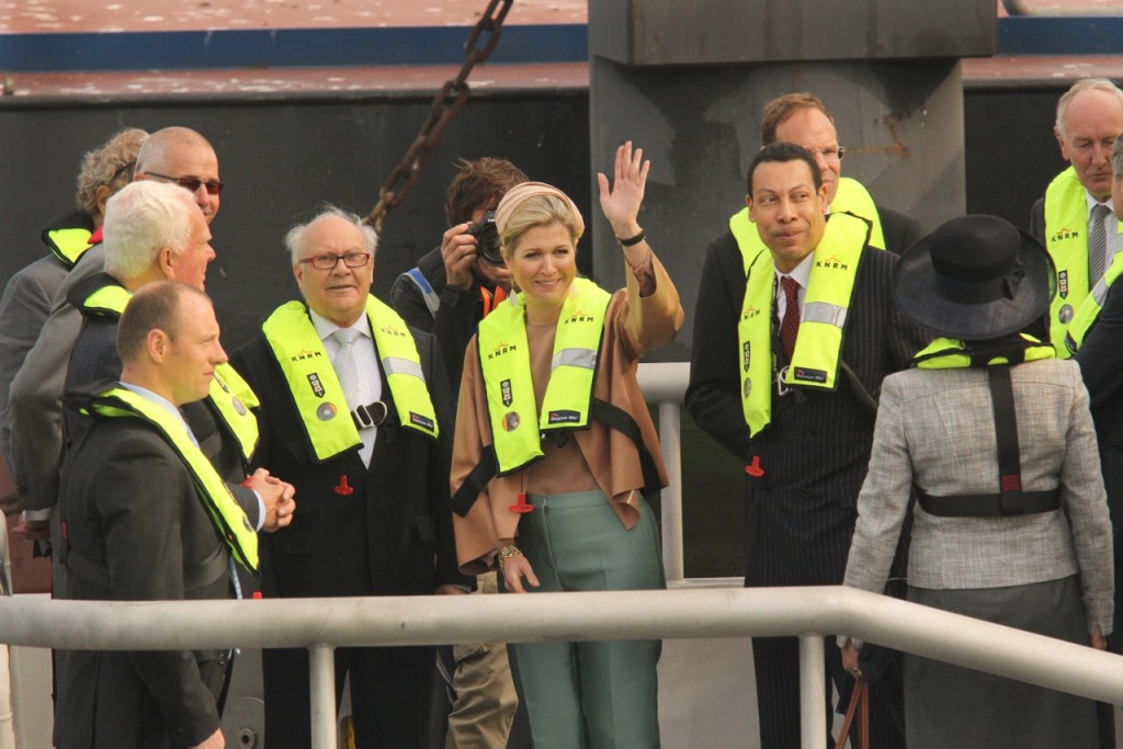 In beeld: Koningin Máxima doopt reddingboot IJmuiden