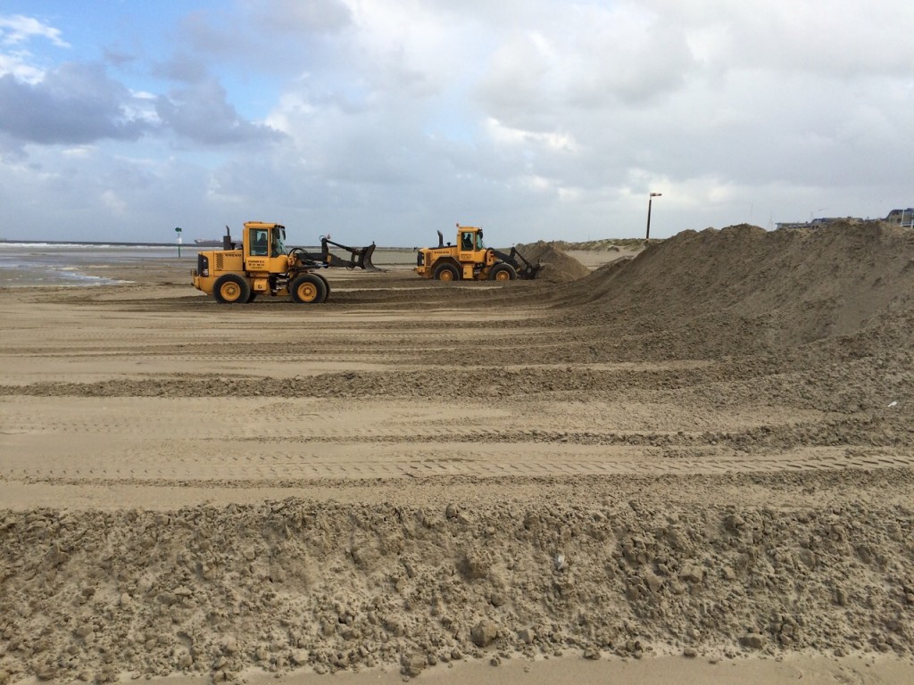 Stormmaatregelen op strand IJmuiden