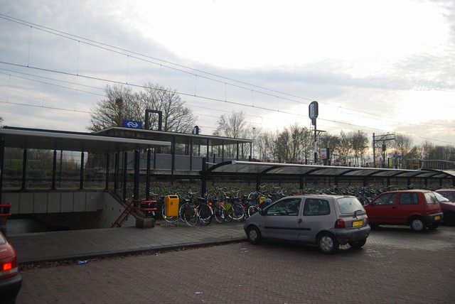 Werk bij station Driehuis loopt uit