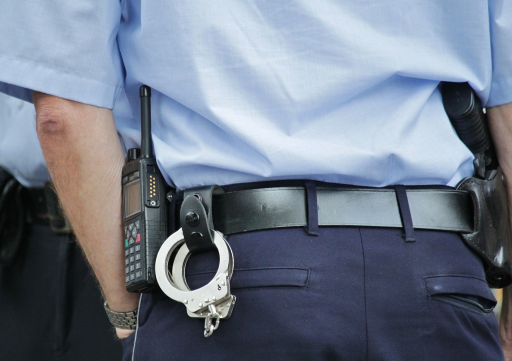 Veel politie na colportage Velserbroek