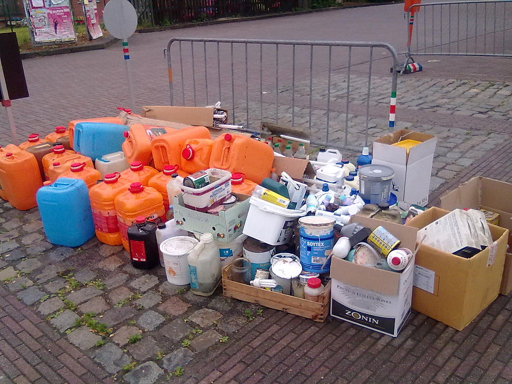 Alleen in IJmuiden: dineren naast afval