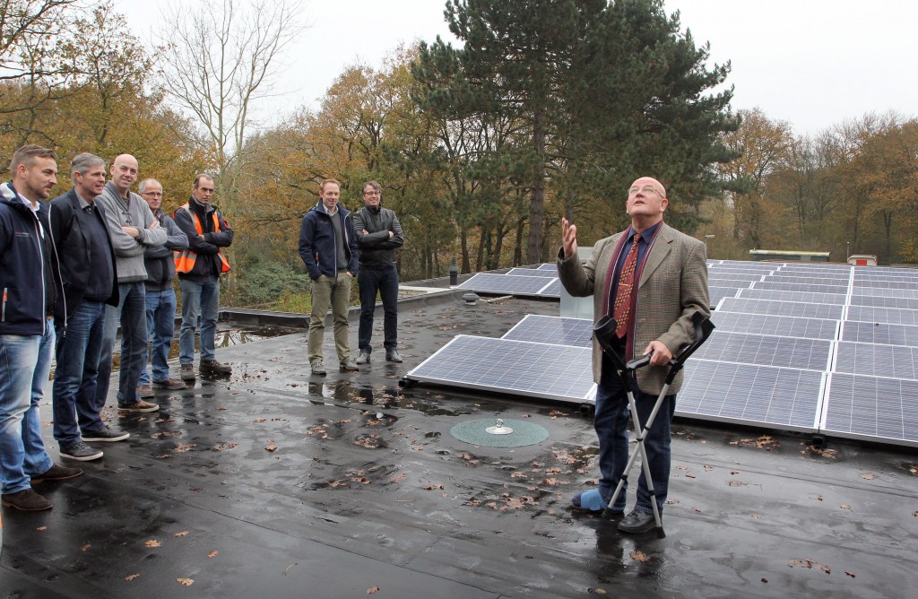 In beeld: wethouder opent ‘zonnedak’