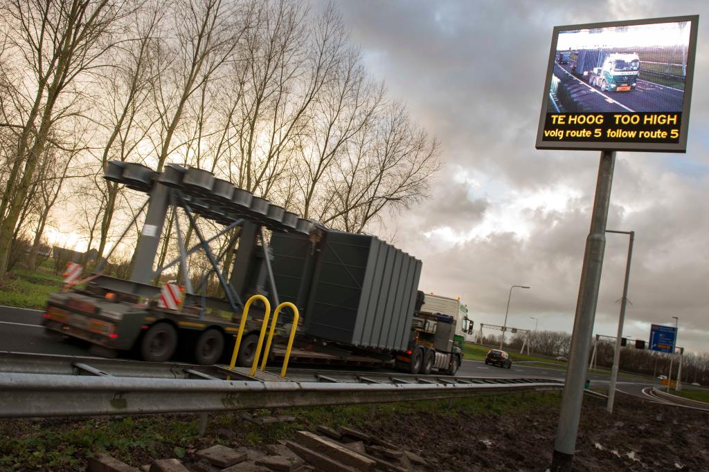 Fotoborden Velsertunnel geplaatst