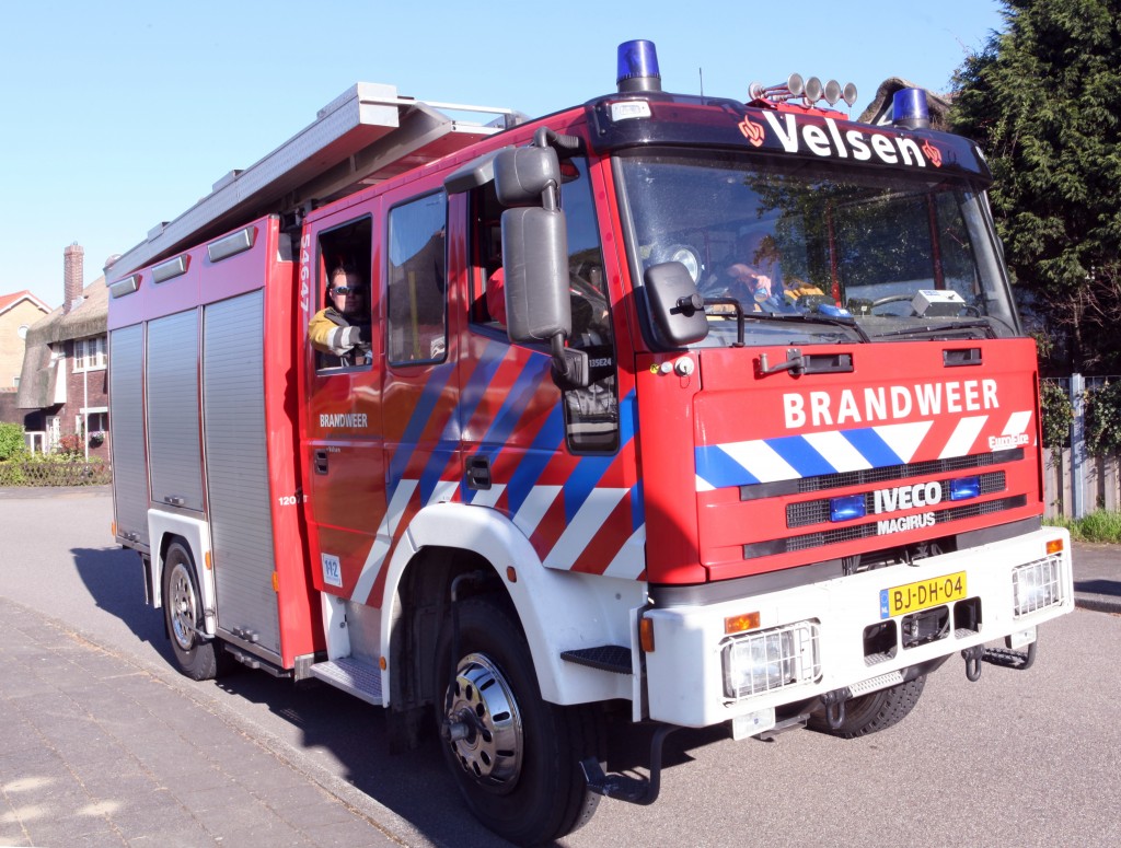 Auto uitgebrand in Rivierenbuurt