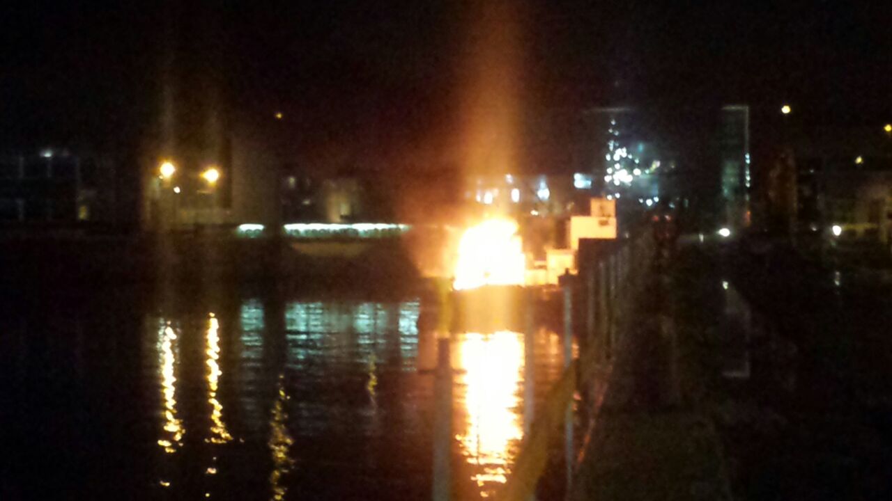 Brand op binnenvaartschip IJmuiden