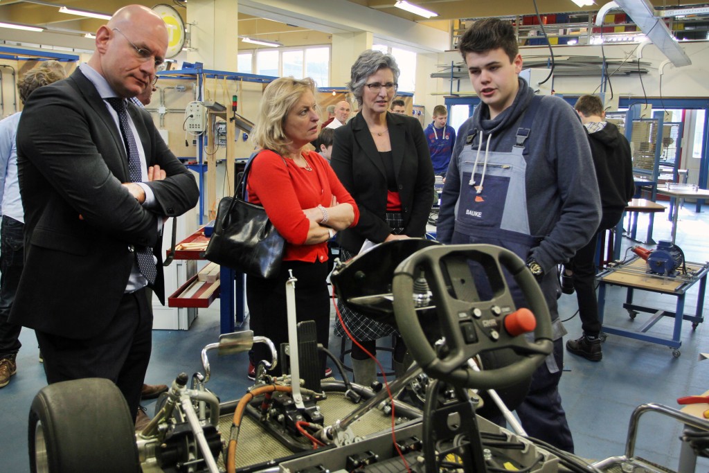Minister bezoekt Technisch College