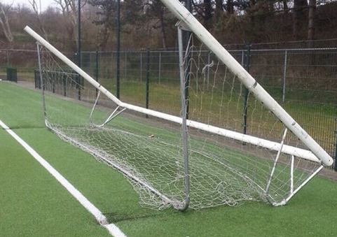 Goals vernield bij voetbalclub SVIJ