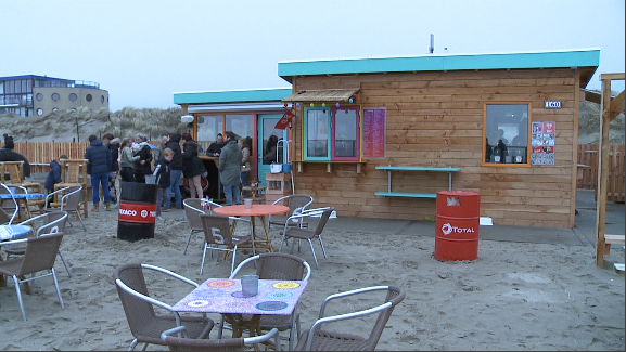 Nieuw paviljoen op IJmuiderstrand