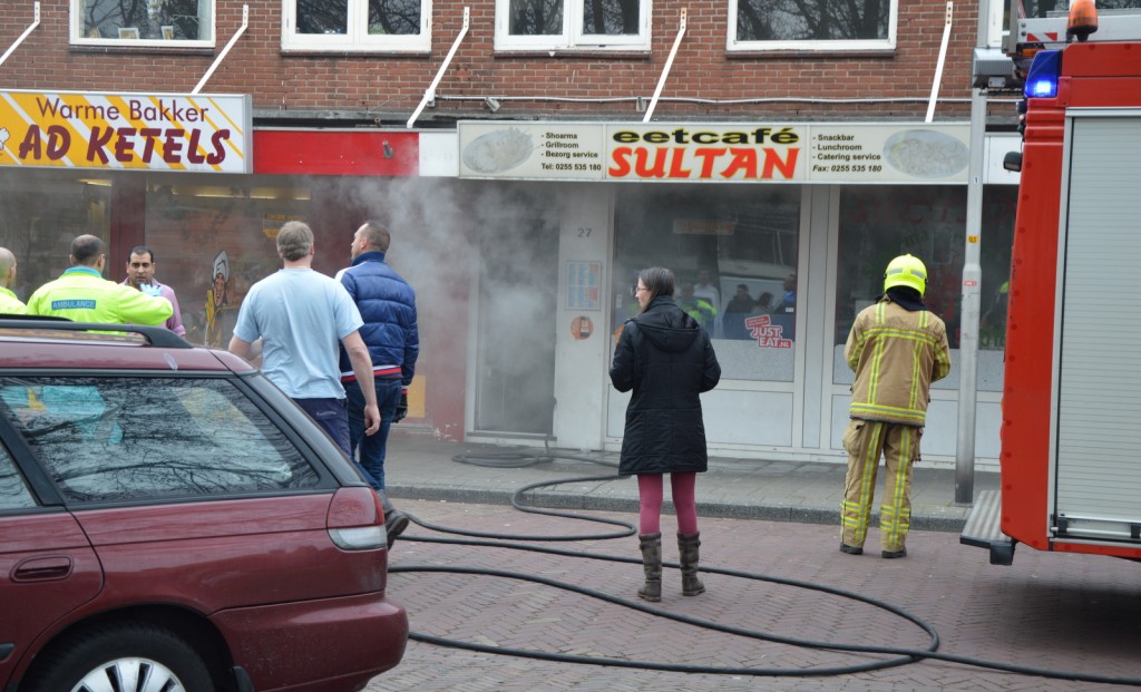 Winkels dicht na brand bij snackbar