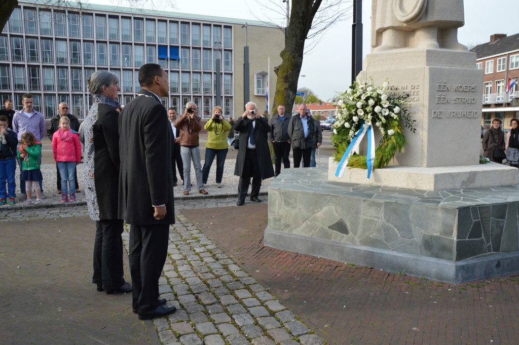 In beeld: Dodenherdenkingen in Velsen