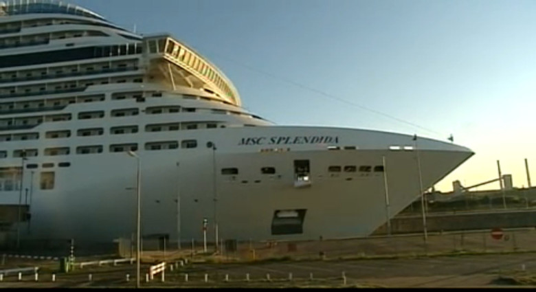 Cruisejoekel probleemloos door sluizen