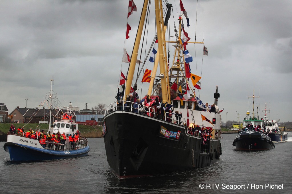 In beeld: Sinterklaas in IJmuiden