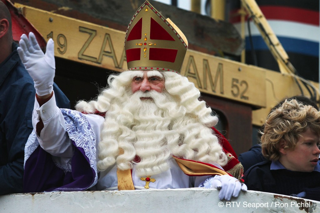 Sinterklaasfeest door heel Velsen