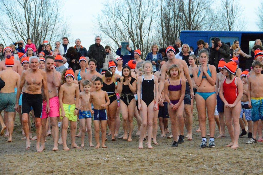 In beeld: Nieuwjaarsduik Velserbroek