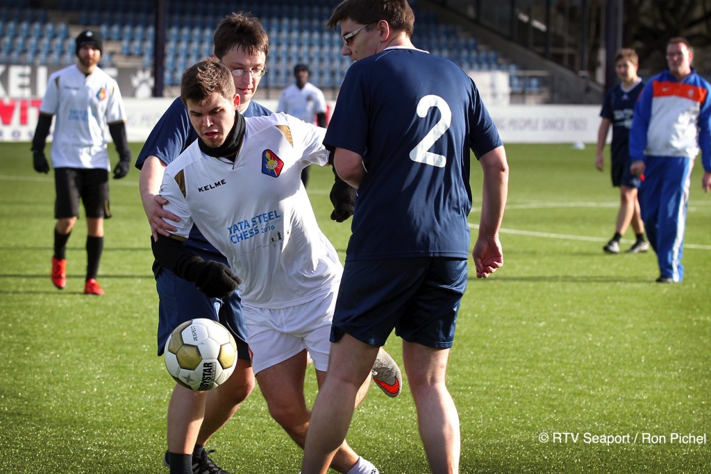 Masters Tata Steel Chess play soccer at Telstar