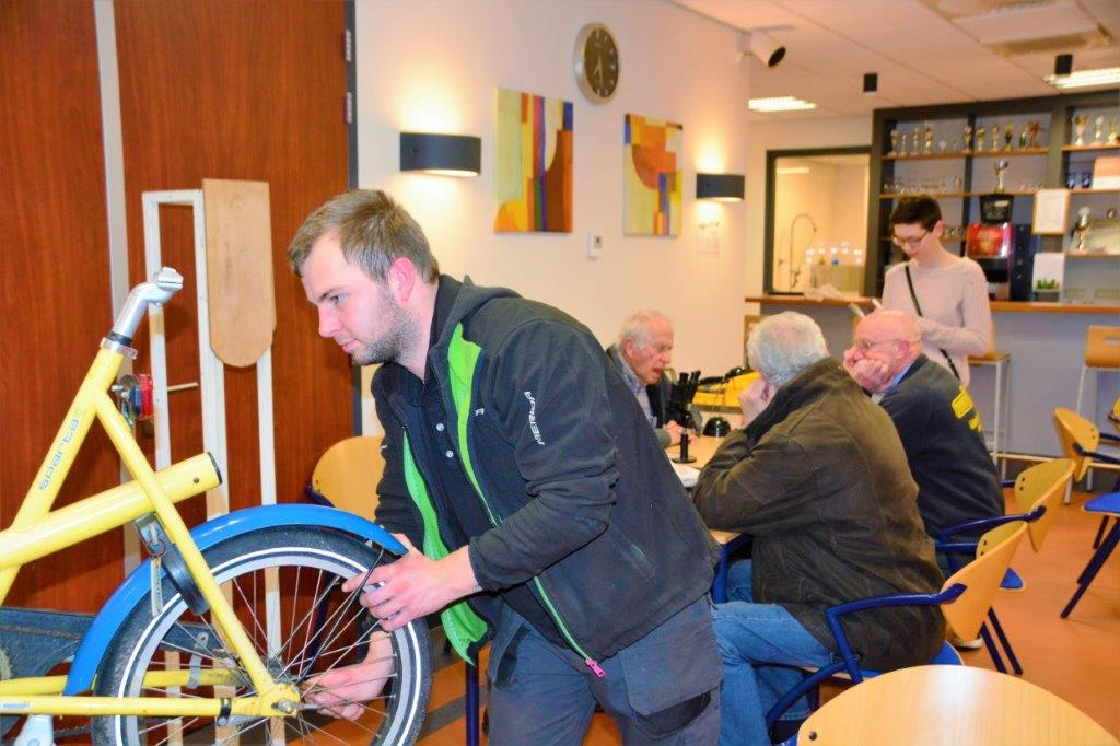 Fietsverlichtingsactie bij Repair Café