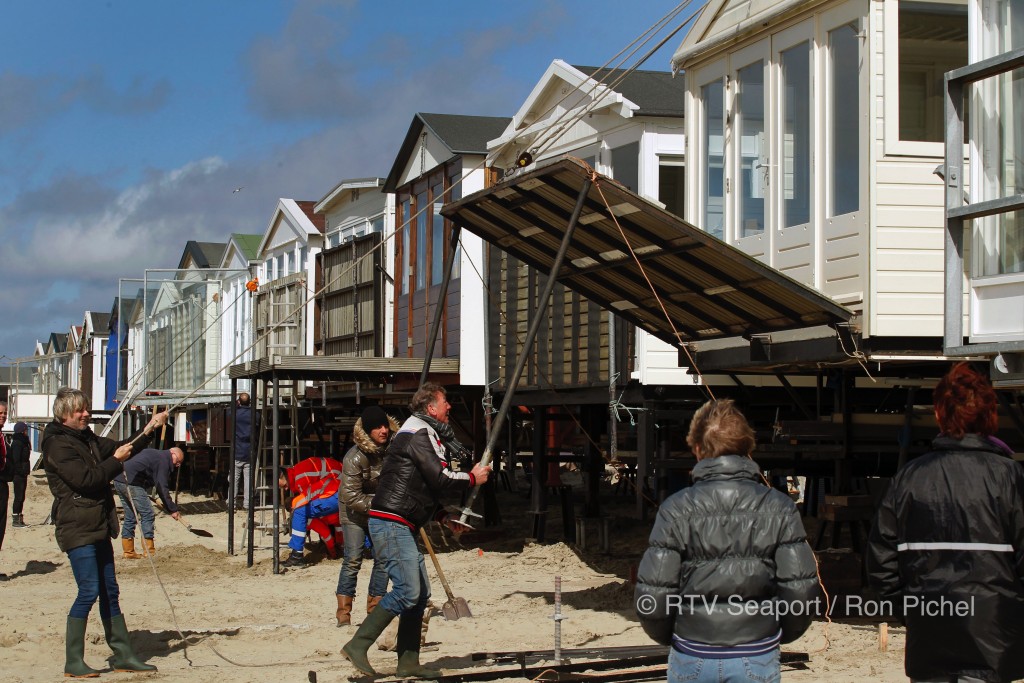 Alleen strandhuisjes met sanitair mogen worden gebruikt