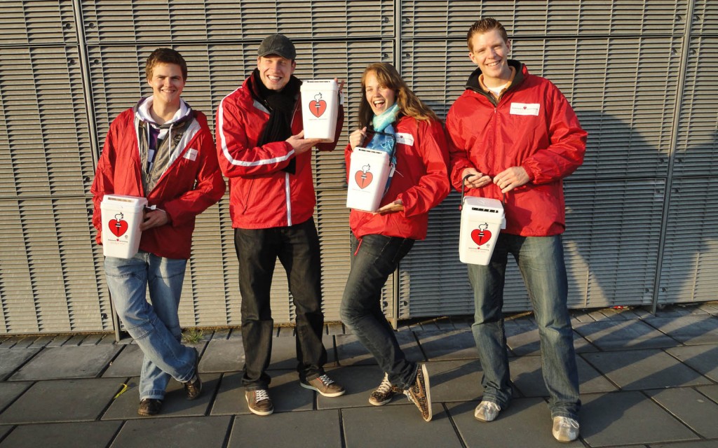 17 collectanten langs de deur in Velsen