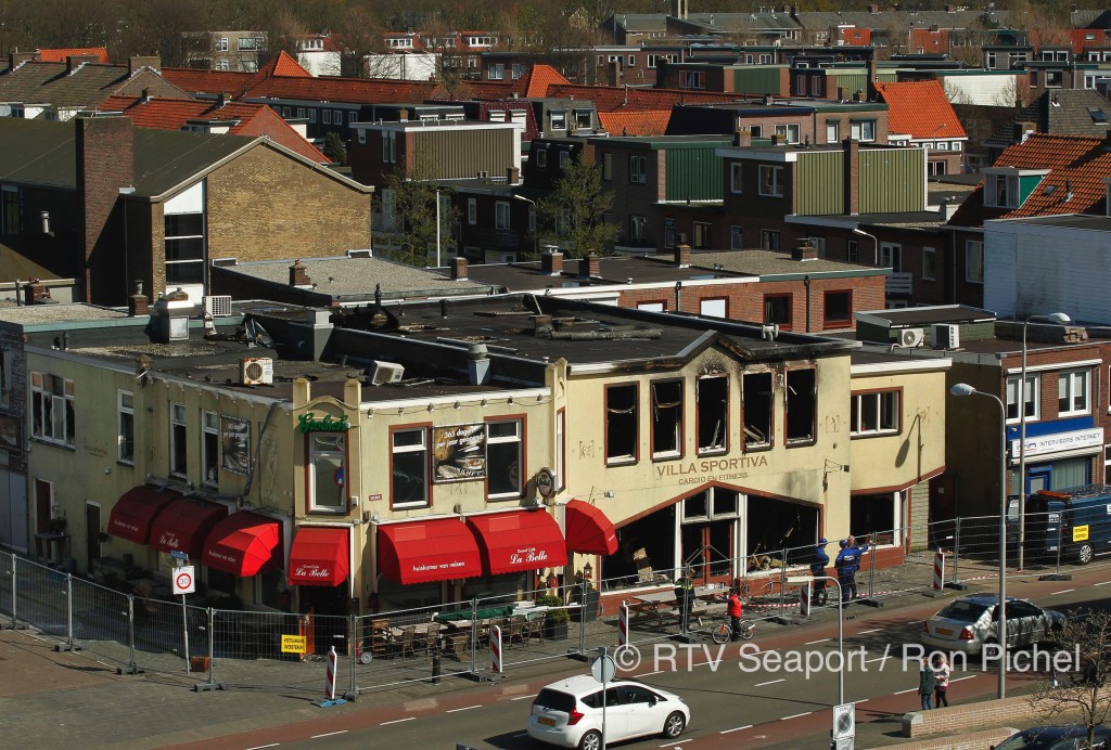 Brand café La Belle aangestoken