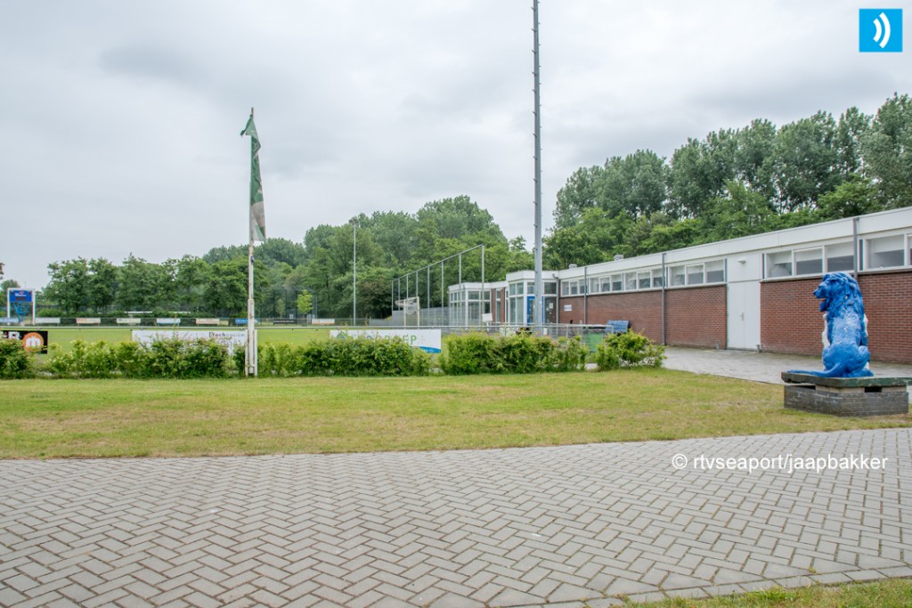 Overleg op sportpark Rooswijk