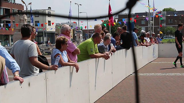 Zonnig ‘Van Delden’ straatvoetbal