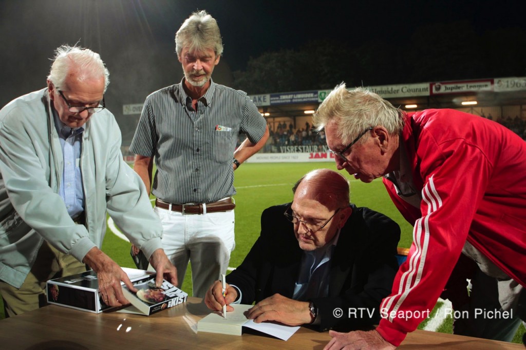 Kistemaker signeert ‘De Kist’