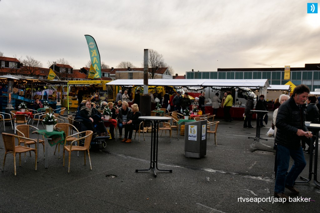 Alle marktkramen op Velserduinplein