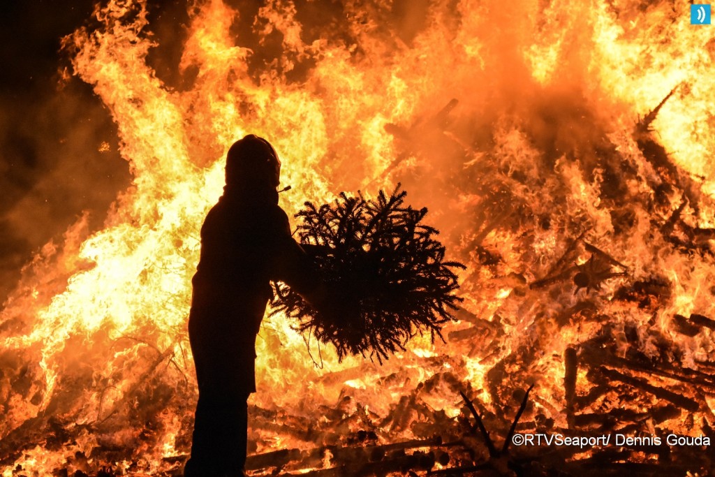 Traditionele kerstboomverbranding