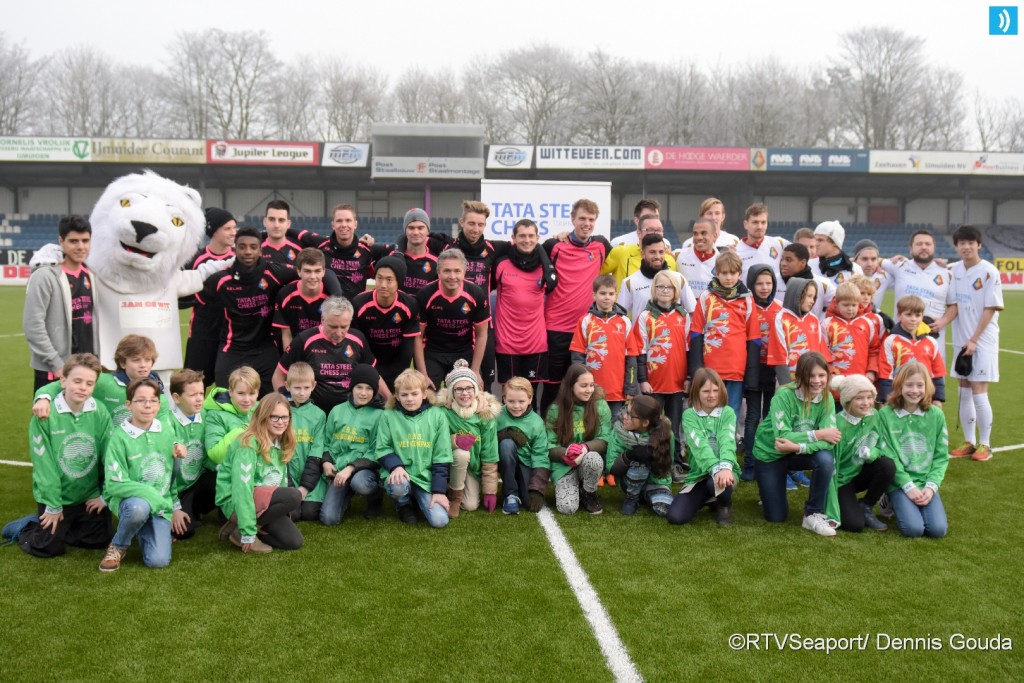 Grootmeesters voetballen bij Telstar