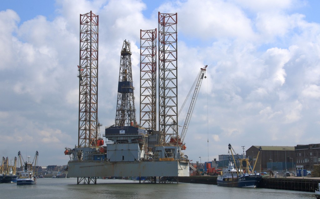 Boorplatform en Nijlpaard op Havenfestival