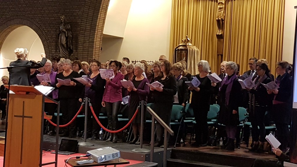 Volle Naaldkerk bij Santpoortse Passion