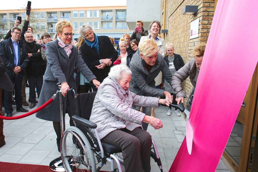 Eerste bewoonster opent De Molenweid