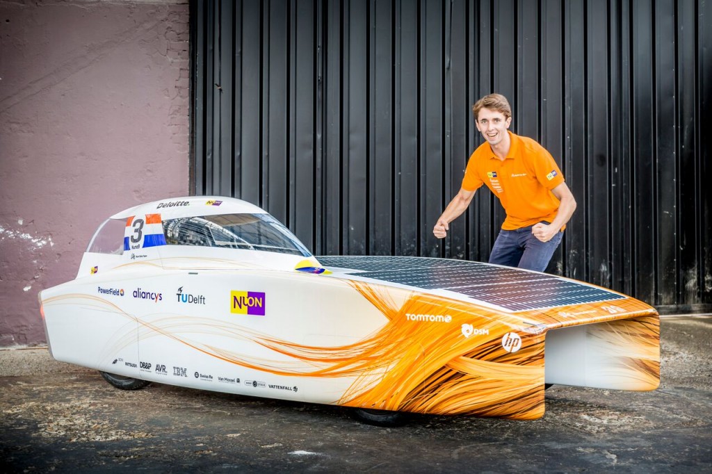 Santpoorter Jasper Wijkhuizen presenteert zonneauto Nuna9