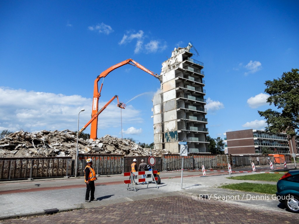 Laatste fase sloop 12-hoog flat Orionweg