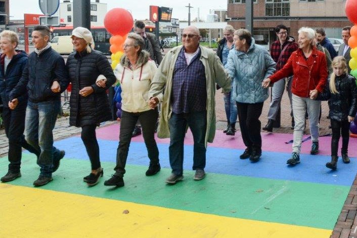 Kleurrijk pad tegen intolerantie