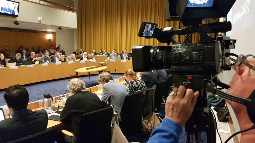Raad neemt begroting aan met applaus
