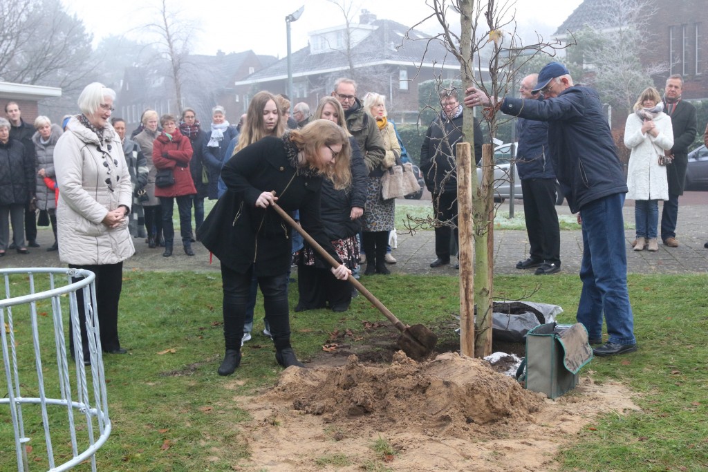 Een herdenkingsboom voor pastor Fons Captijn