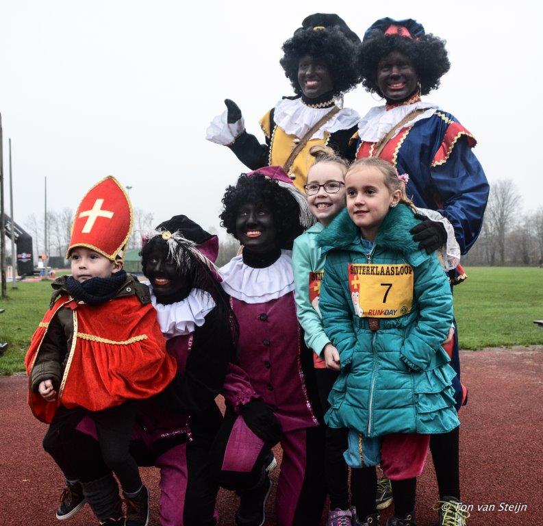 Sinterklaasloop bij AV Suomi