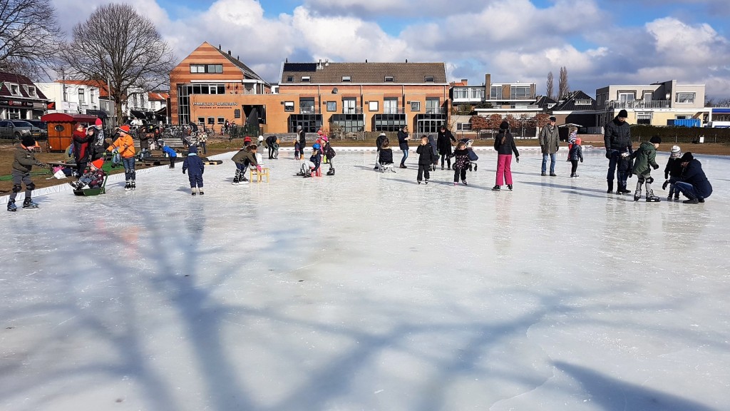 Na 5 jaar weer schaatspret in Santpoort